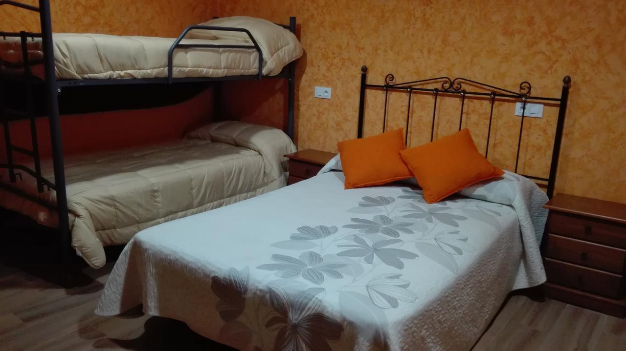 Hostal La Aldaba Hotel Montearagon Exterior photo